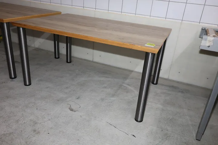 1 x Bürotisch Tischmaß: 148 x 100 x 74 cm